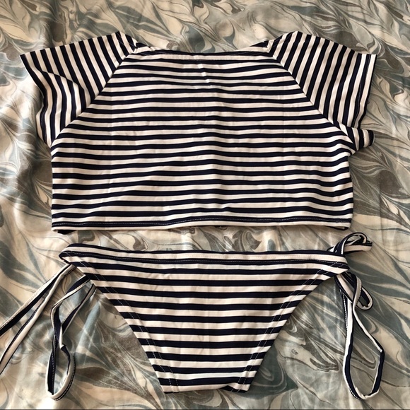 Stripe Sailor-inspired bikini - Picture 2 of 6